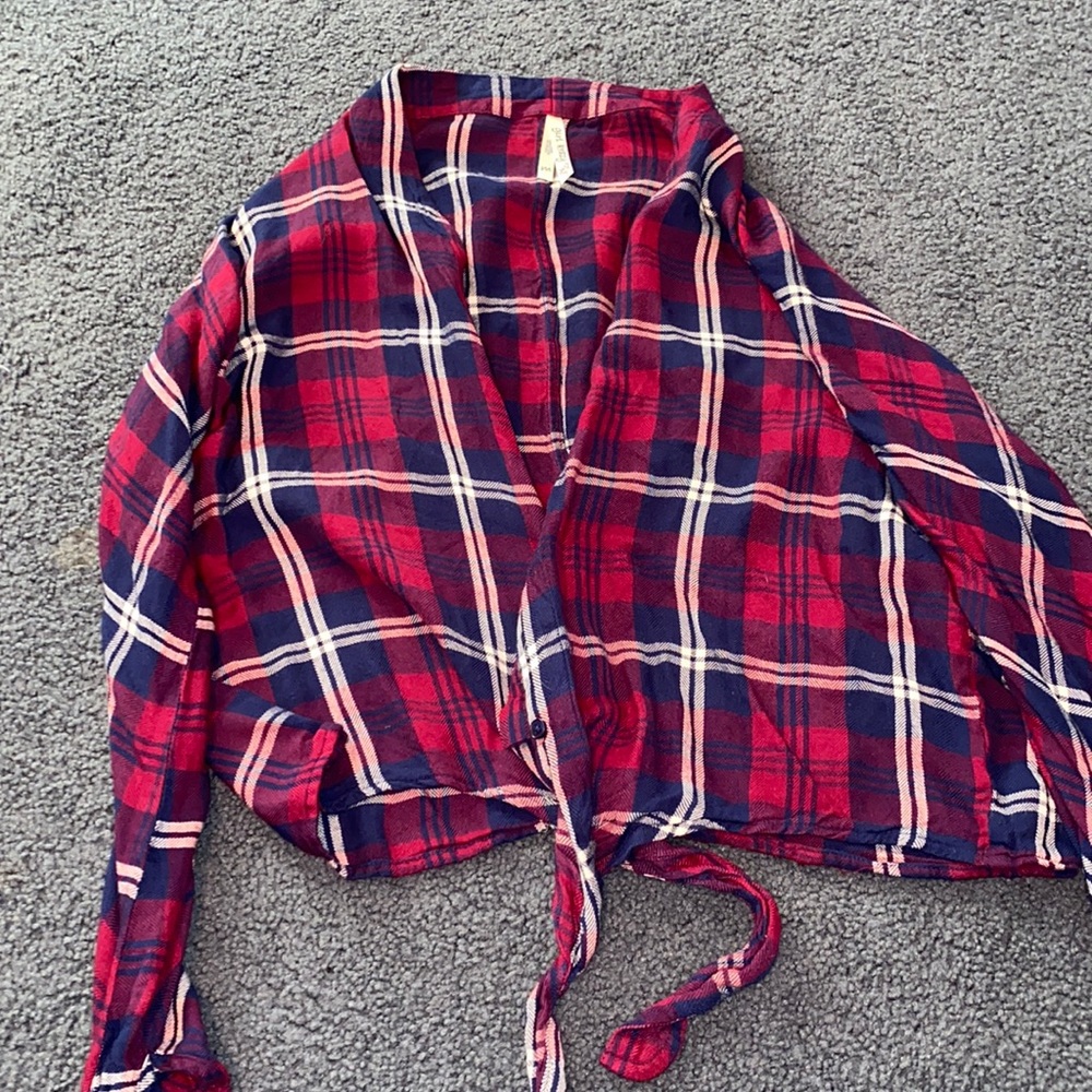 Cropped flannel with tie in the front